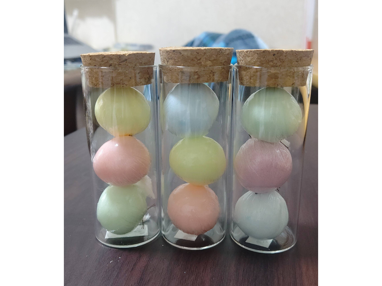 �����ڂɉ��������l�̂悤�ȃJ���[�o�X�{���i�����܁j