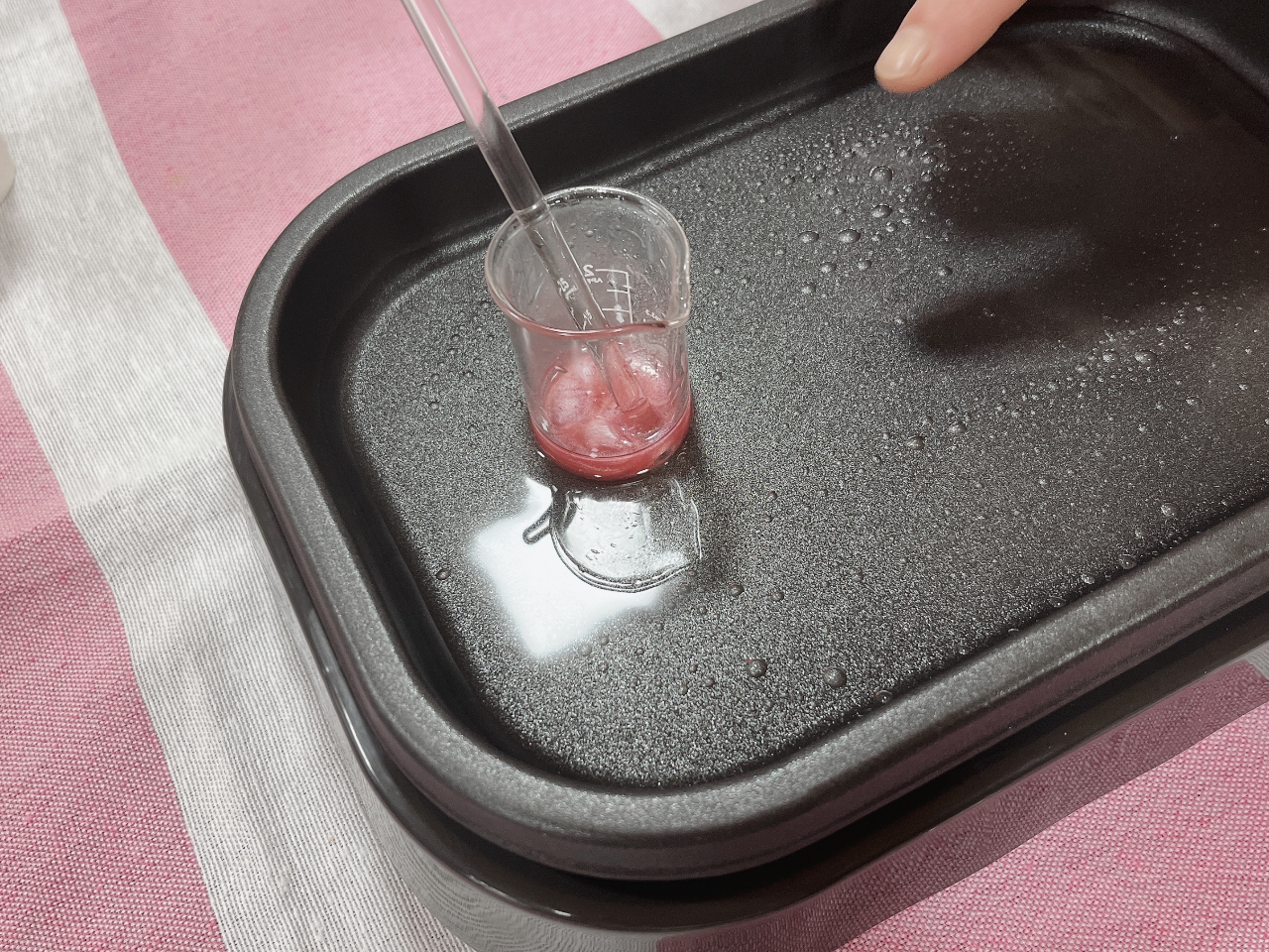 湯煎で溶かします。