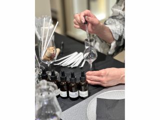 香りの好みはひとそれぞれ。パヒューマーになって自由にあなた好みの香りを作ってみましょう。