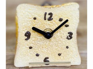 本物そっくりな食パン時計♪