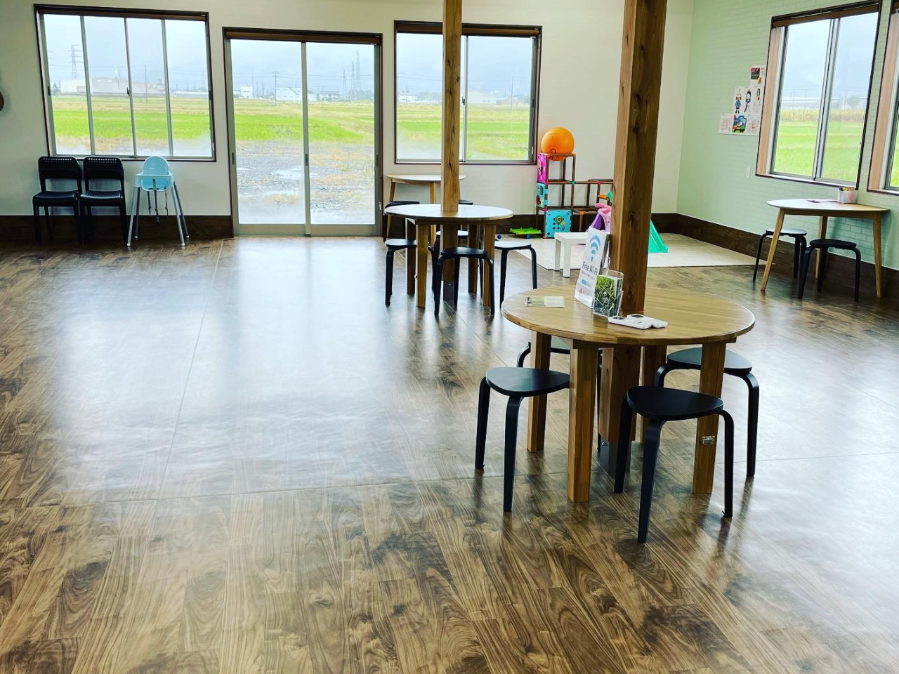 休憩スペースもございますので、いちご狩りの前後にご自由にお使いください。