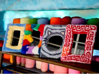 毎日をわくわくさせてくれる オリジナルタフティングミラー