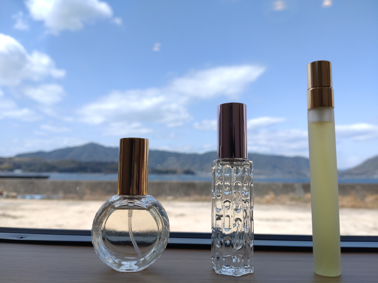 香水瓶はいくつかご用意しておりますので、その中から選んで頂きます