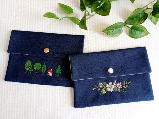 刺繍入りデニムポーチ。14×20 通帳や母子手帳が入る大きさです。