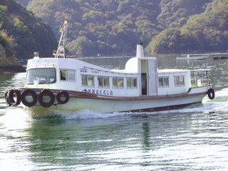 【1組限定】の完全貸切りプランです! 懐かしく、レトロなフォルムです(巡航船一例)。