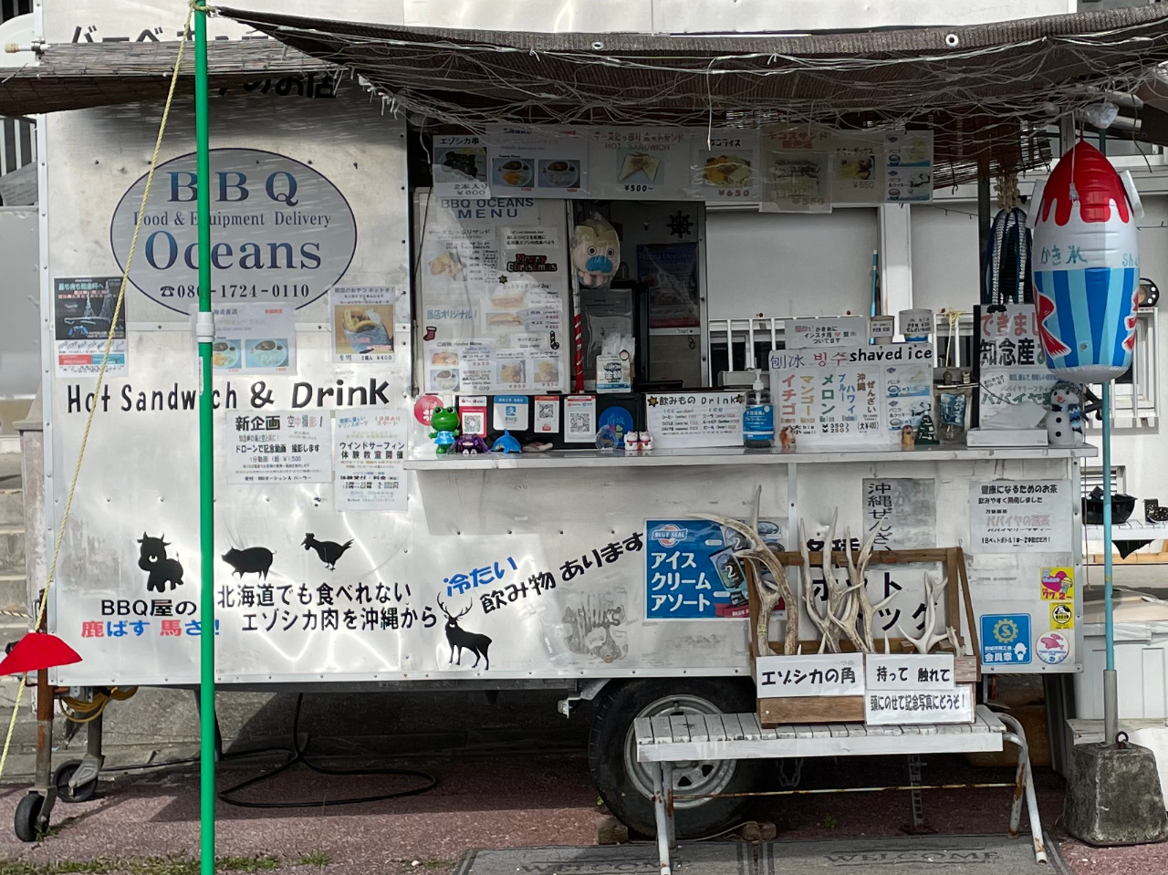 受け付けはこちらで!かき氷や、ドリンク、鹿肉も楽しめます!