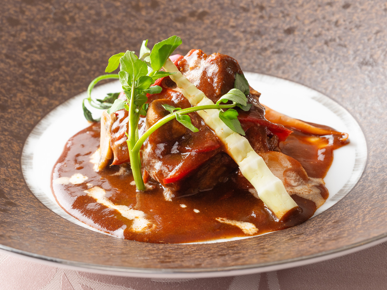 �y�`4�����b�I�ׂ郁�C��3000�~�R�[�X�z�����̃n���K���[���ύ��݁b�ʏ�3000�~�̂Ƃ��������������2800�~�ł��񋟂��Ă��܂��B