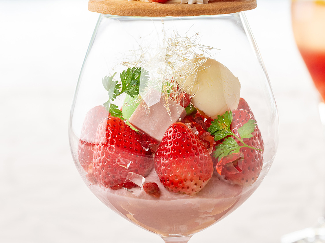 ���C���O���X�̒��ɎU��΂߂�ꂽ�������X�C�[�c�B