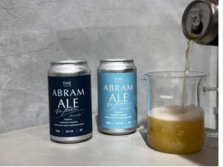 アロマの工場とCafe&Barを併設するアロマショップ。オリジナルのクラフトビールもご用意しております。