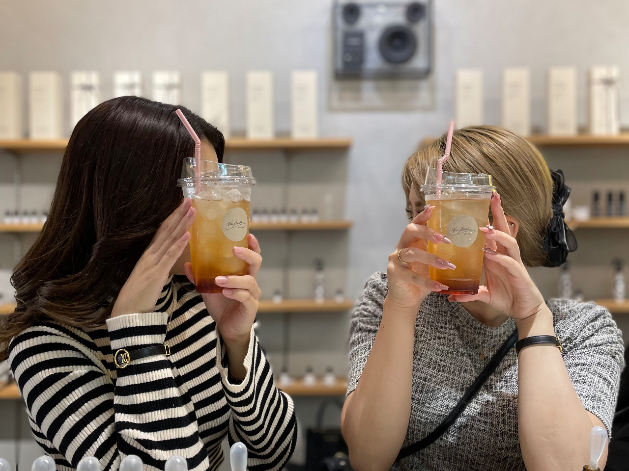 ハーブティーやコーヒー、アルコール、スナックもご用意しております