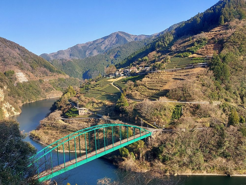 ��n_���Ί݂���