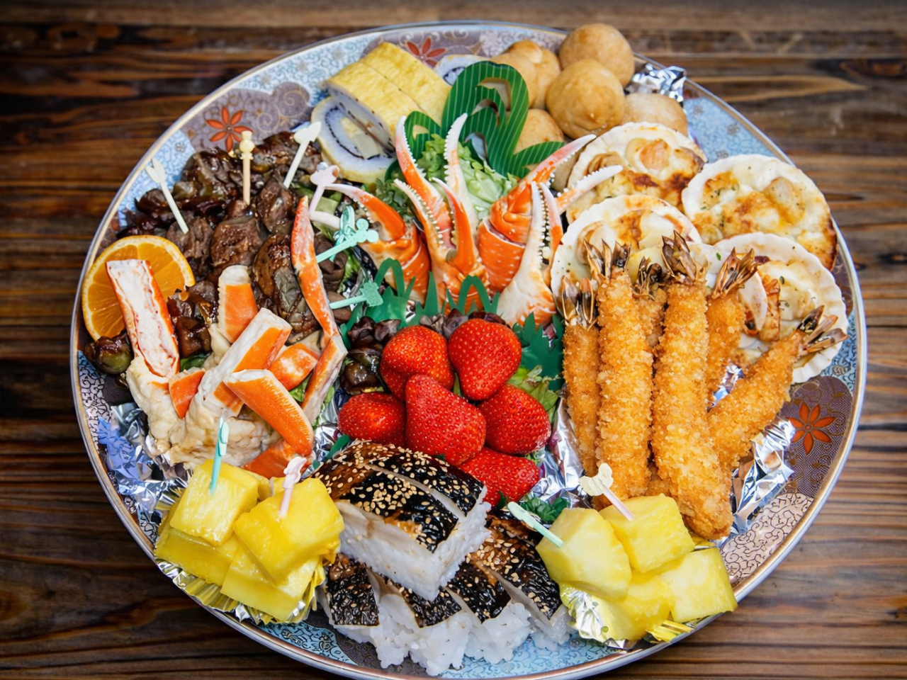 �M�������u���킿��傤��v���m�̋��y�����B�y���̏{�H�ނȂǂ�傫�ȎM�ɍ��؂ɐ��荇�킹��B�G�߂ɂ���ē��e���ς��܂��A�ǂ̎����ɂ��ō��̎M�����񋟂���܂��B