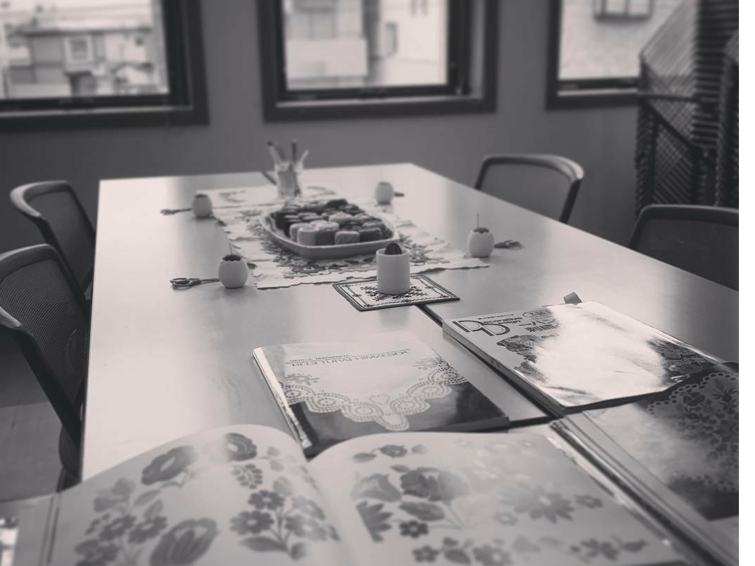 函館の街並みを散策しながら指定された会場へ向かいます