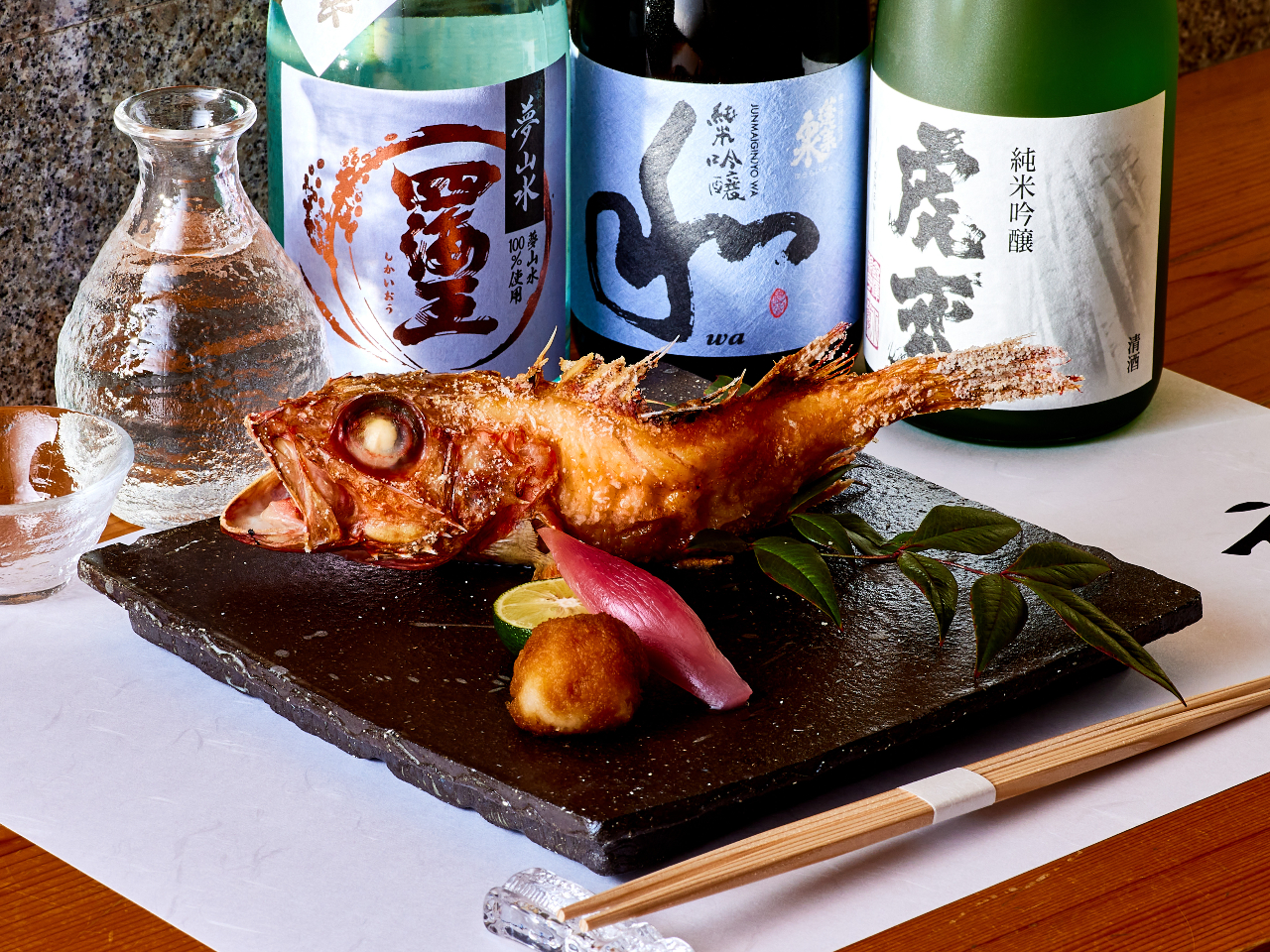 日本酒は常時30種以上の品揃え