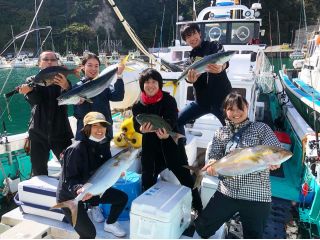 神津島では、こんな大物が!!仲の良いお仲間と!!