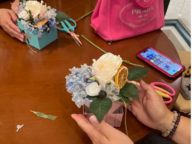 内容は月によって変わります(生け花・造花・プリザーブドフラワー・ドライフラワーのいずれか)