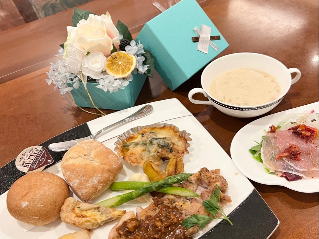 フラワーアレンジメント体験の後は日替わりランチを楽しみましょう♪