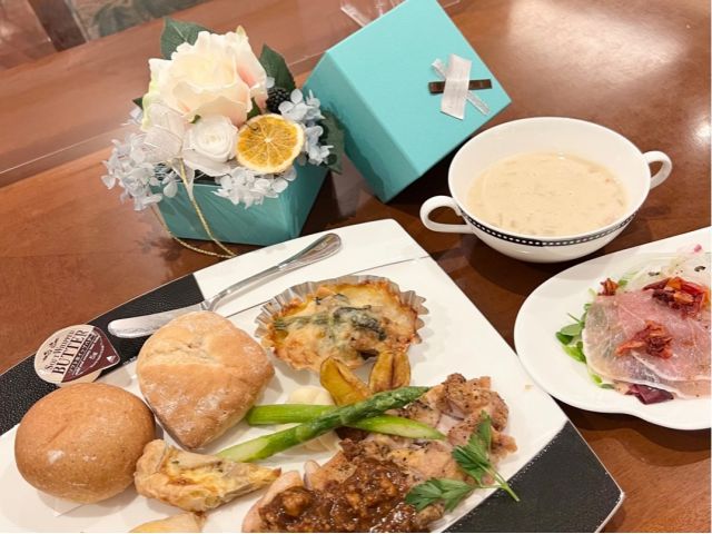 フラワーアレンジメント体験の後は日替わりランチを楽しみましょう♪