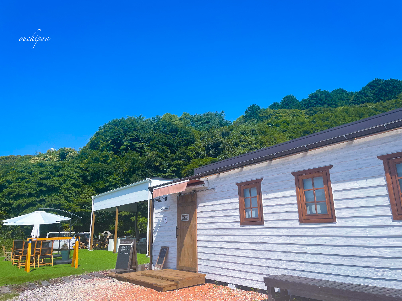 Oρ^RɈ͂܂ꂽfGȕ͋CłB