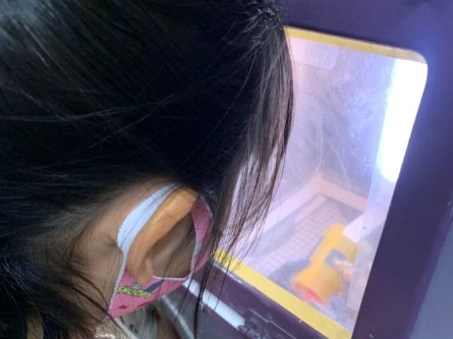 デザインが決まったら専用の機械でサンドブラスト彫刻。