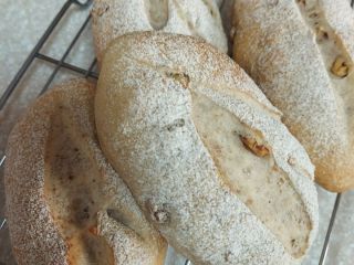 くるみとライ麦のパン