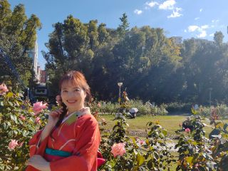 着物でおでかけしませんか?ご自分で着られるようになると、京都やお祭りに気軽に着て行けますよ。浴衣から始めて、いずれは訪問着や二重太鼓を着られるようになりますよ。