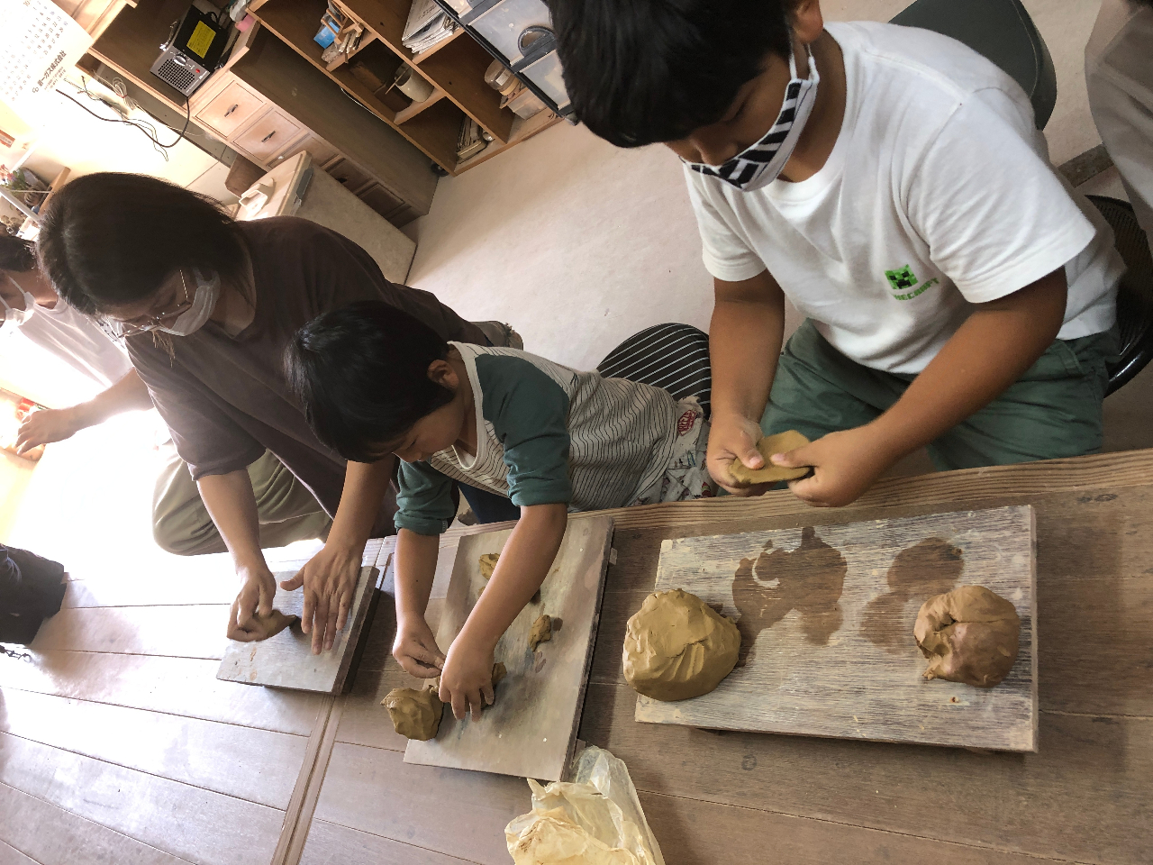 親子でこねこね。楽しいひとときを過ごしませんか?