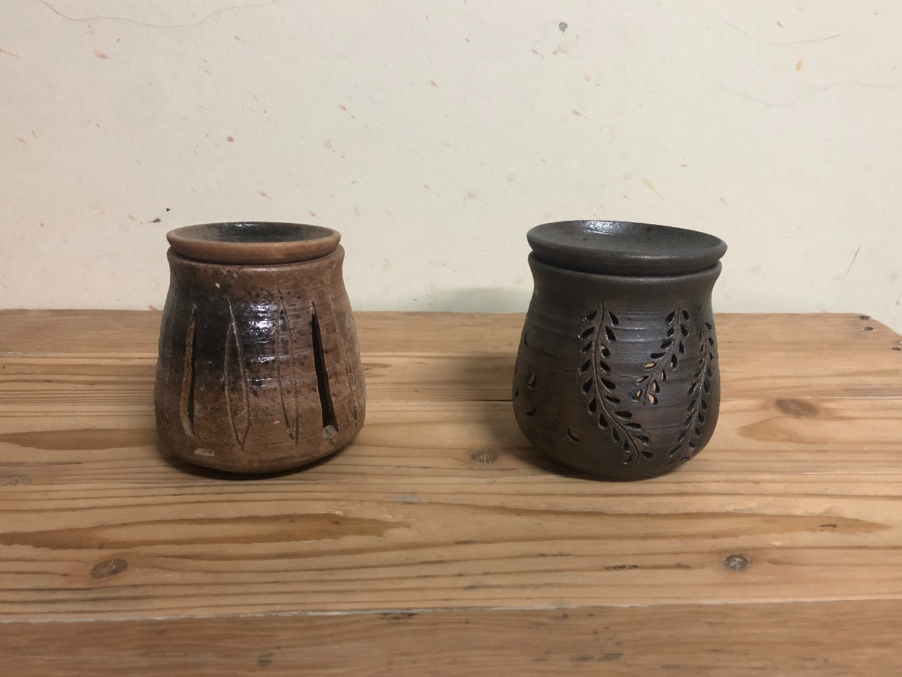 茶香炉・お皿の上にお茶や紅茶を乗せるととても良い香りが漂います。高さ約10センチのテーブルの上に置かる適度なサイズ感になります(5日前までに要ご連絡)