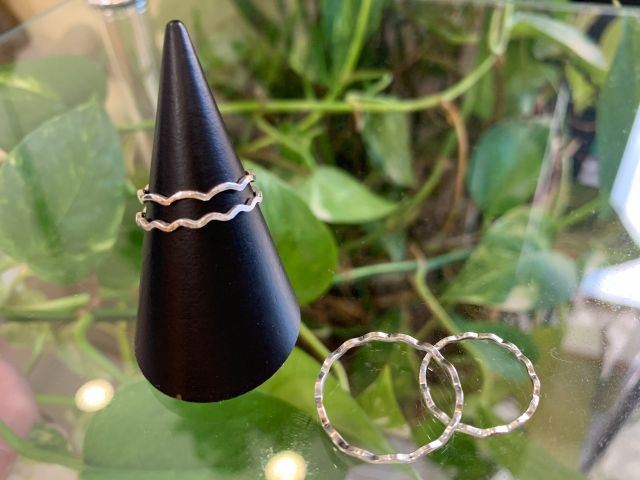 女性に人気の波波・ウネウネリング。体験でこのリングを作れるのは、全国でここだけ