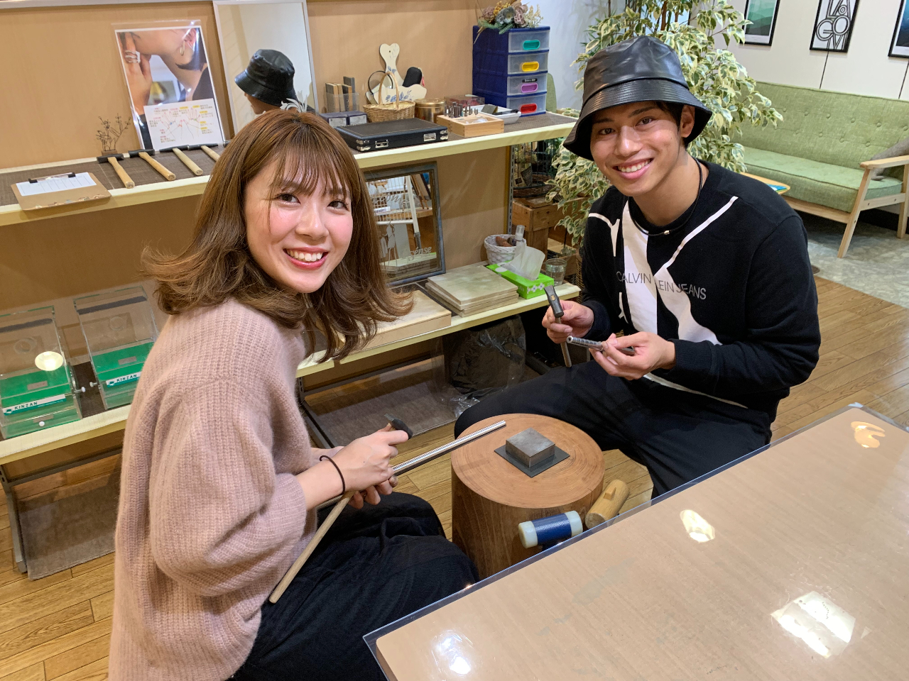 こんこん、カンカン。リングにお好きな柄を入れましょう♪