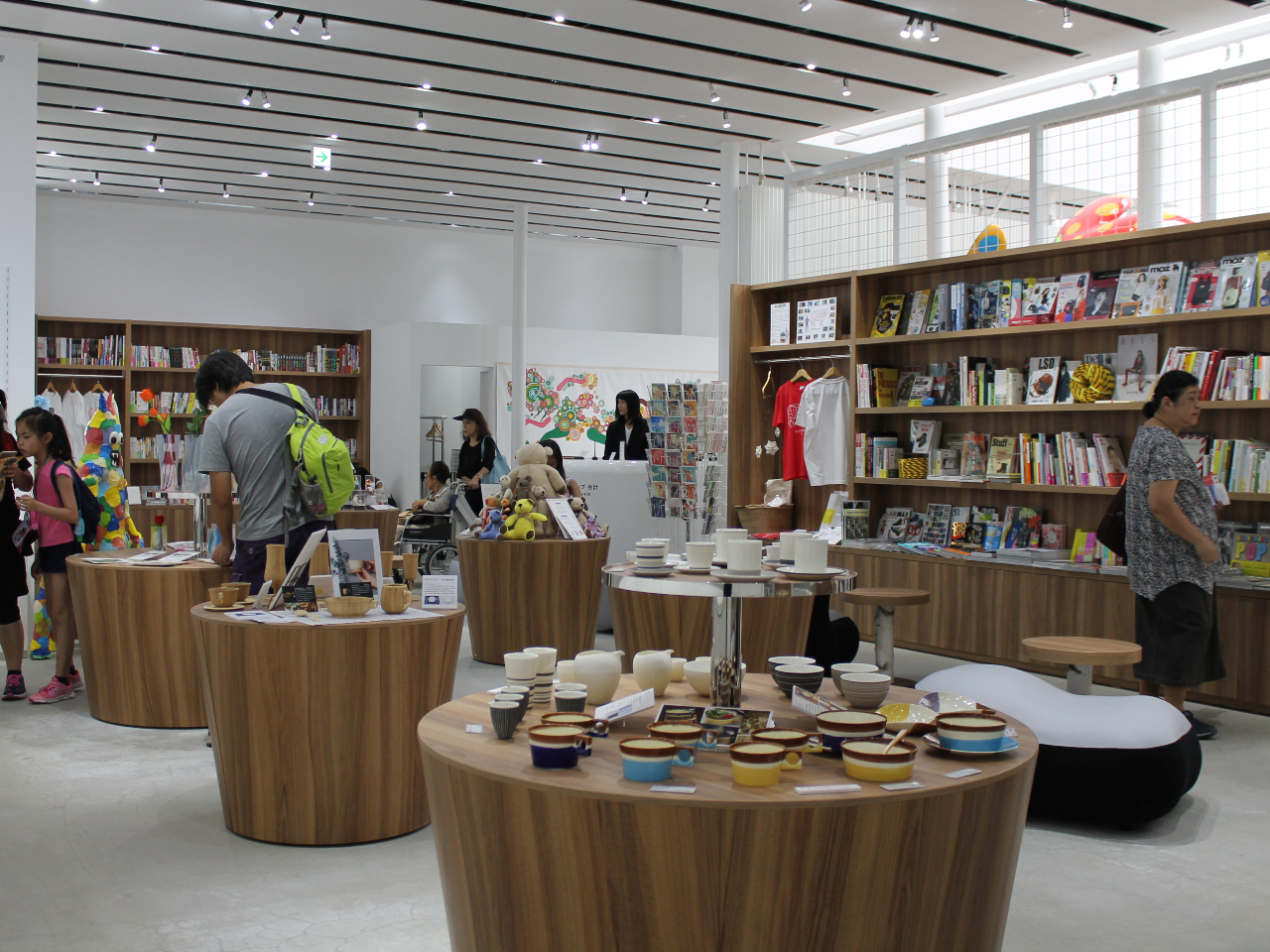 充実したミュージアムショップでお買い物もお楽しみください。