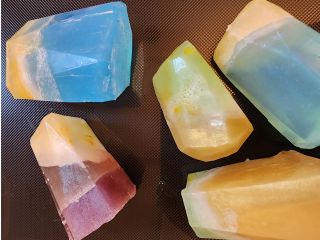 お好きな色と香りであなただけの宝石石鹸をお作り頂けます♪