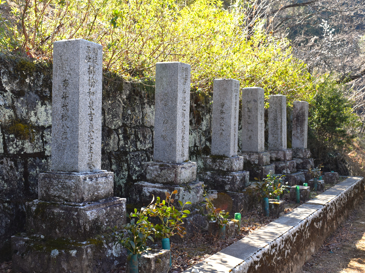 六志士の墓