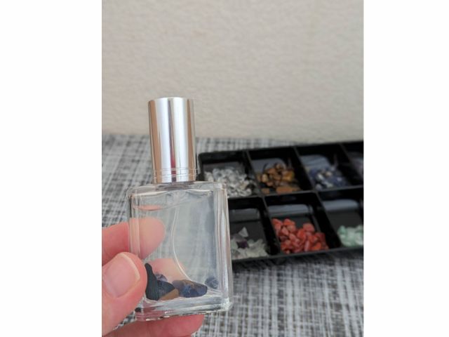 2種類の天然石をお入れします