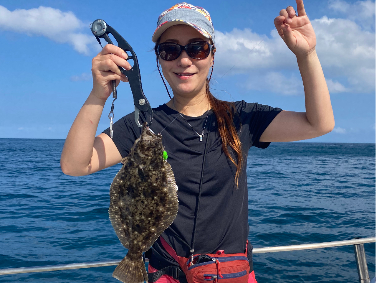 サングラス、日焼け止め、帽子など日焼け対策をお願い致します。