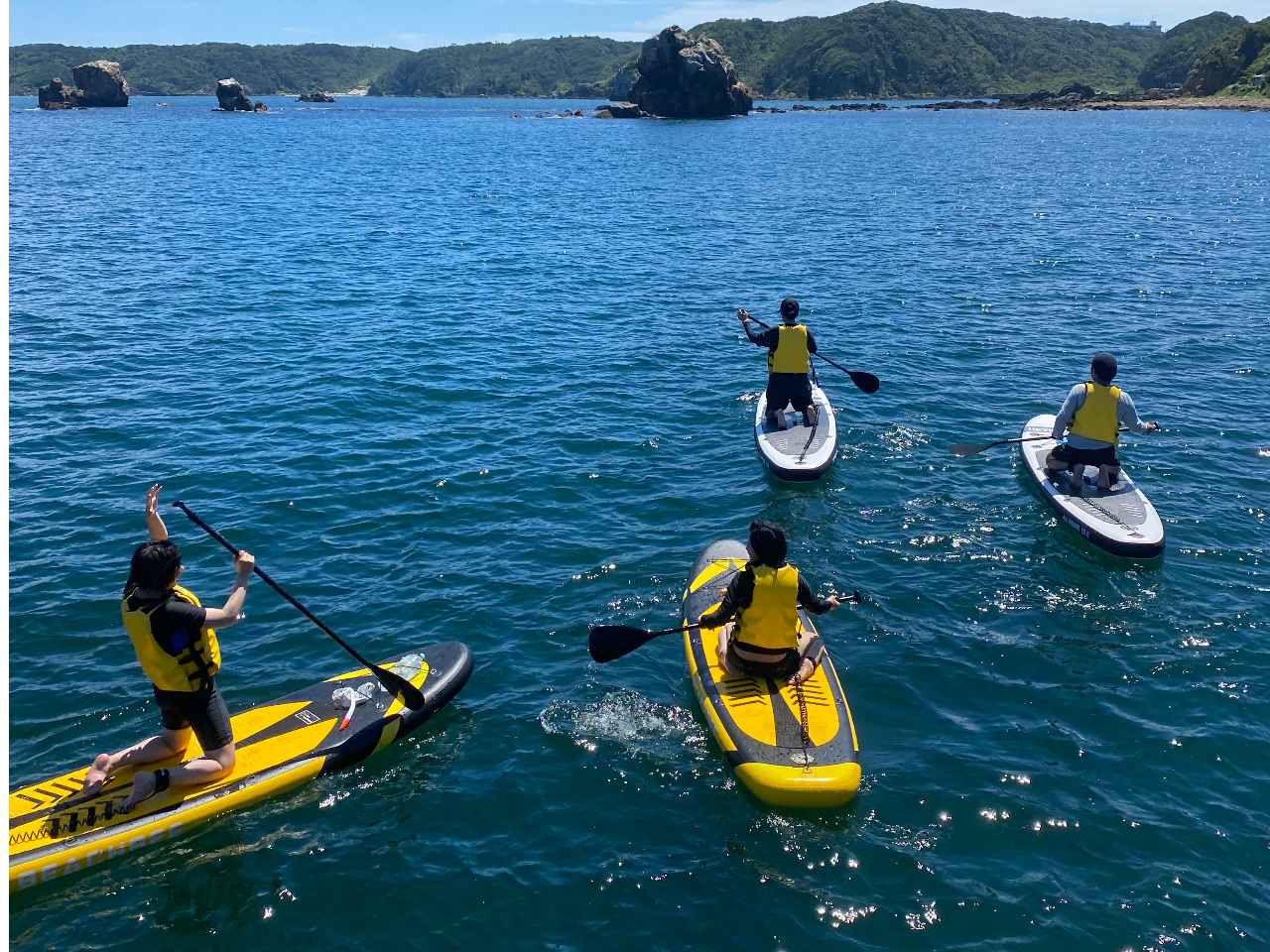 お友達や、恋人、ご家族などみんなで海上散歩もできます。