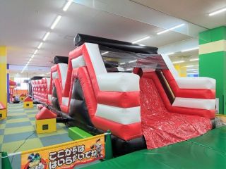 【6/30リニューアル】親子で楽しめる大型のふわふわ遊具がいっぱい!