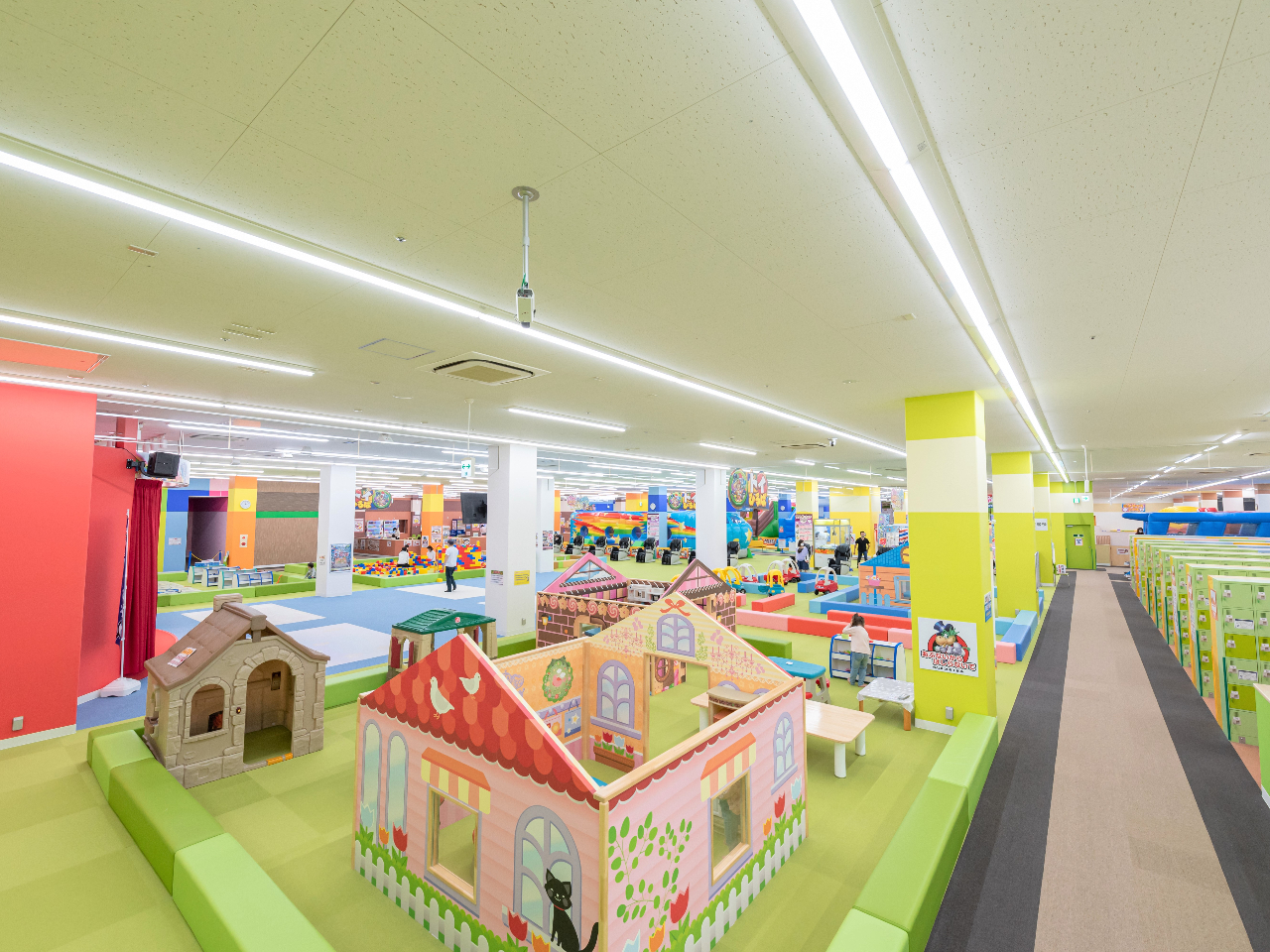 敷地面積は約715坪!室内すべてが屋内だから、雨でも思いっきり遊べます♪
