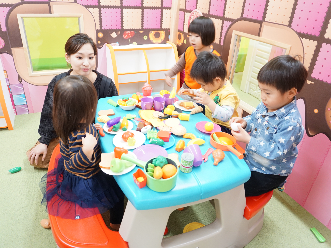 大きなプレイハウスで、おうちではできない本格的なごっこ遊びを体験しよう!