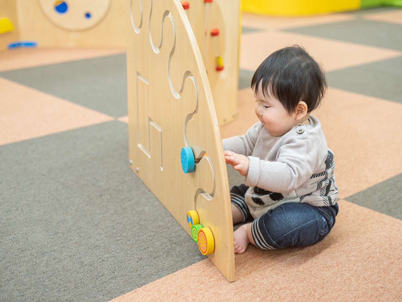 3歳までのお子さまを対象とした専用エリアには知育玩具がいっぱい! 授乳室やおむつ交換台、調乳器も完備。