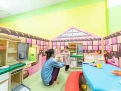 大きなプレイハウスで、おうちではできない本格的なごっこ遊びを体験しよう!