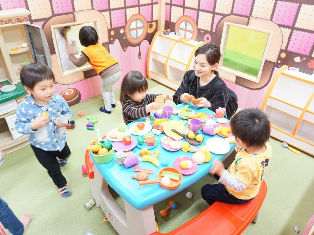 大きなプレイハウスで、おうちではできない本格的なごっこ遊びを体験しよう!