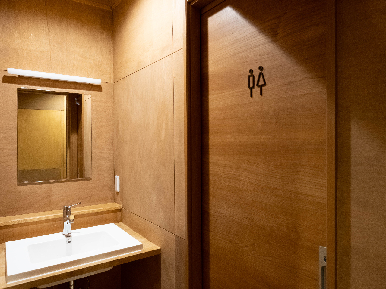 館内のトイレや洗面台もご利用下さい