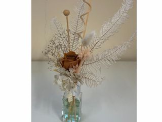 アロマディフューザーとプリザーブドフラワーのブーケ作りが両方体験できます