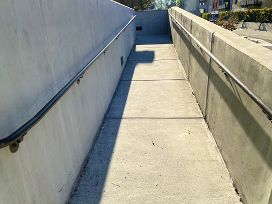 �Ԉ֎q��x�r�[�J�[�̂��q�l�ł����S���Ă��y���݂���������悤�ʘH�̕����m�ۂ��A�X���[�v�Ȃǂ�����Ă���܂��B���S�̃o���A�t���[�����A������S�����Ă��܂��I