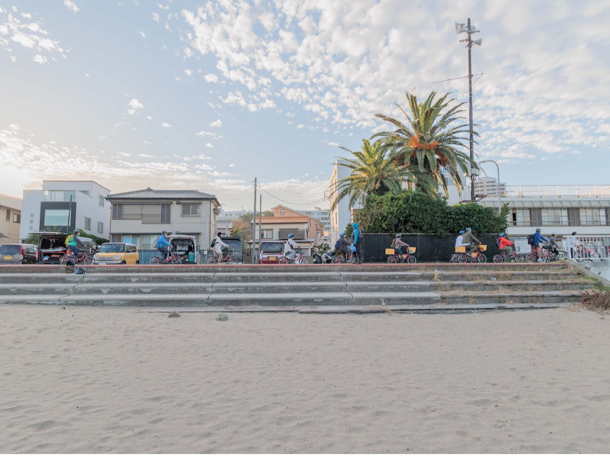 C̓I OCɈ͂܂ꂽOYs͔CݐB]ԂȂaؒm炸łB 