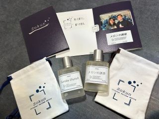 完成系イメージ。(オリジナルフレグランス30ml、香り付きのチェキカード、巾着袋)