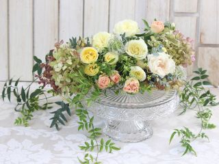 フレッシュフラワーレッスン 生花を使ったレッスンです。自分で花選びができるので、部屋にあったお花を飾る特別感を楽しめます。