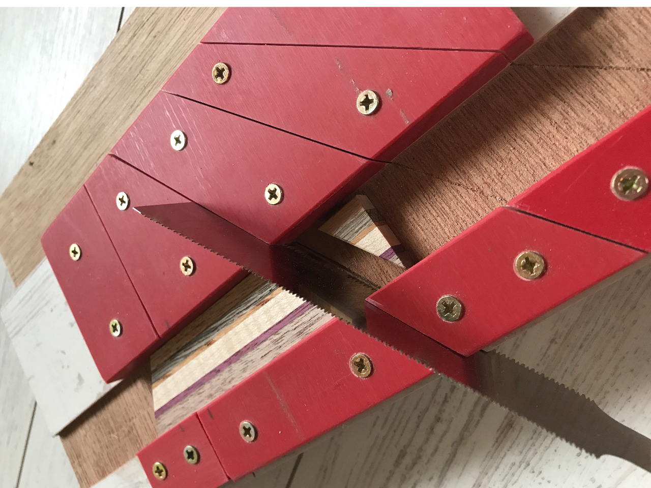 KCht̃WO͈SɍDȊpxŃp[c؂oƂo܂B