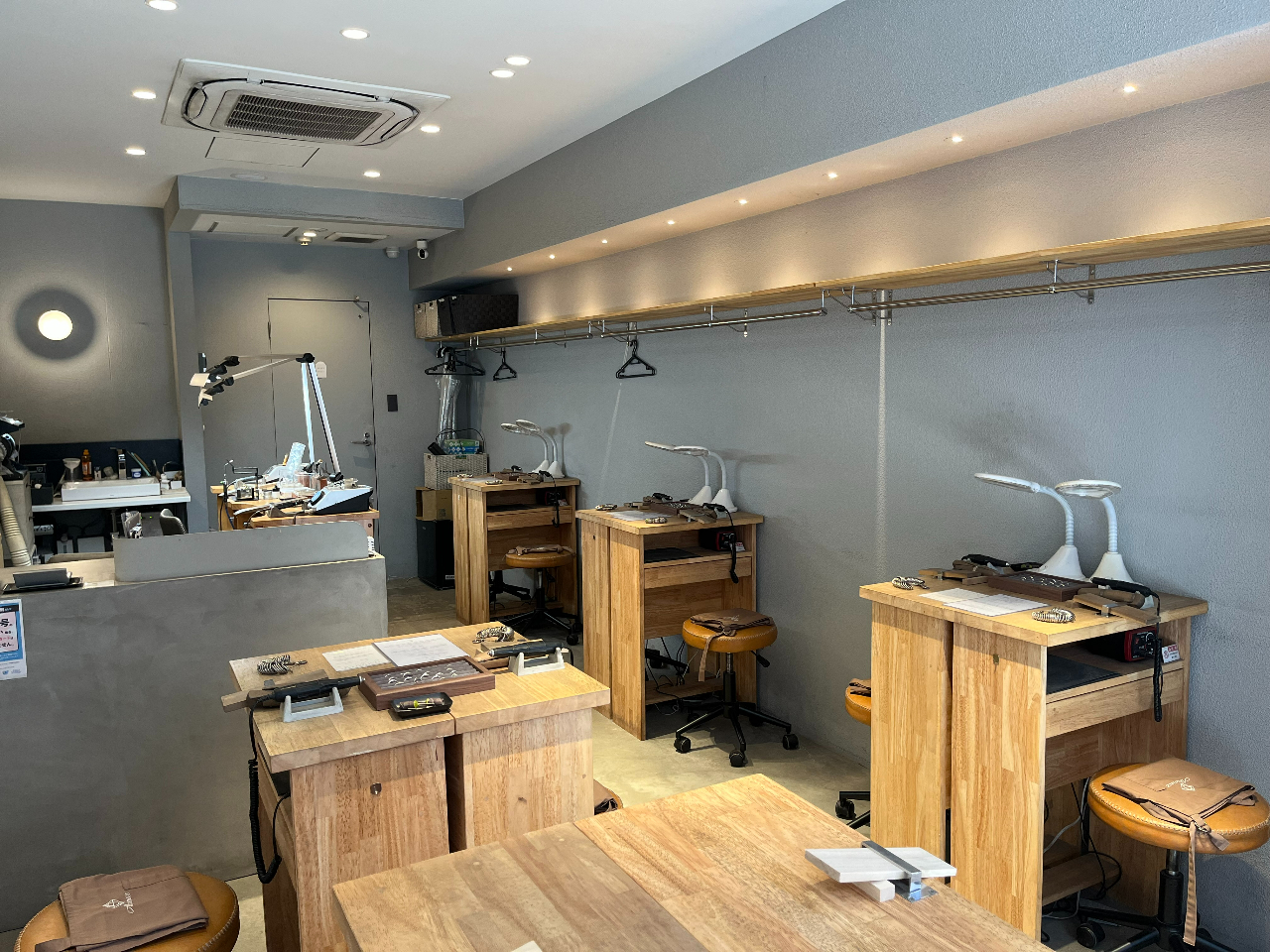 お洒落な店内でオリジナルのリング制作はいかがですか?